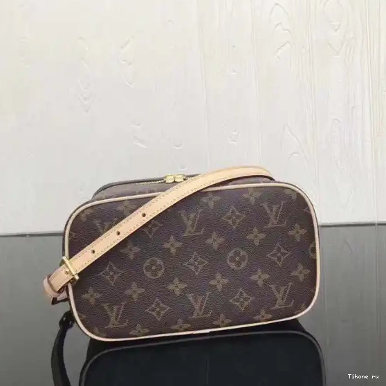 Affordable TOILETRY BAG VUITTON LOUIS 0516